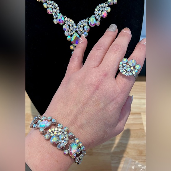 AB CRYSTAL RHINESTONE JEWELRY SET THAT IS BEYOND 🔥🔥🔥 ABSOLUTE 🦄🦄🦄🦄 - Picture 8 of 13